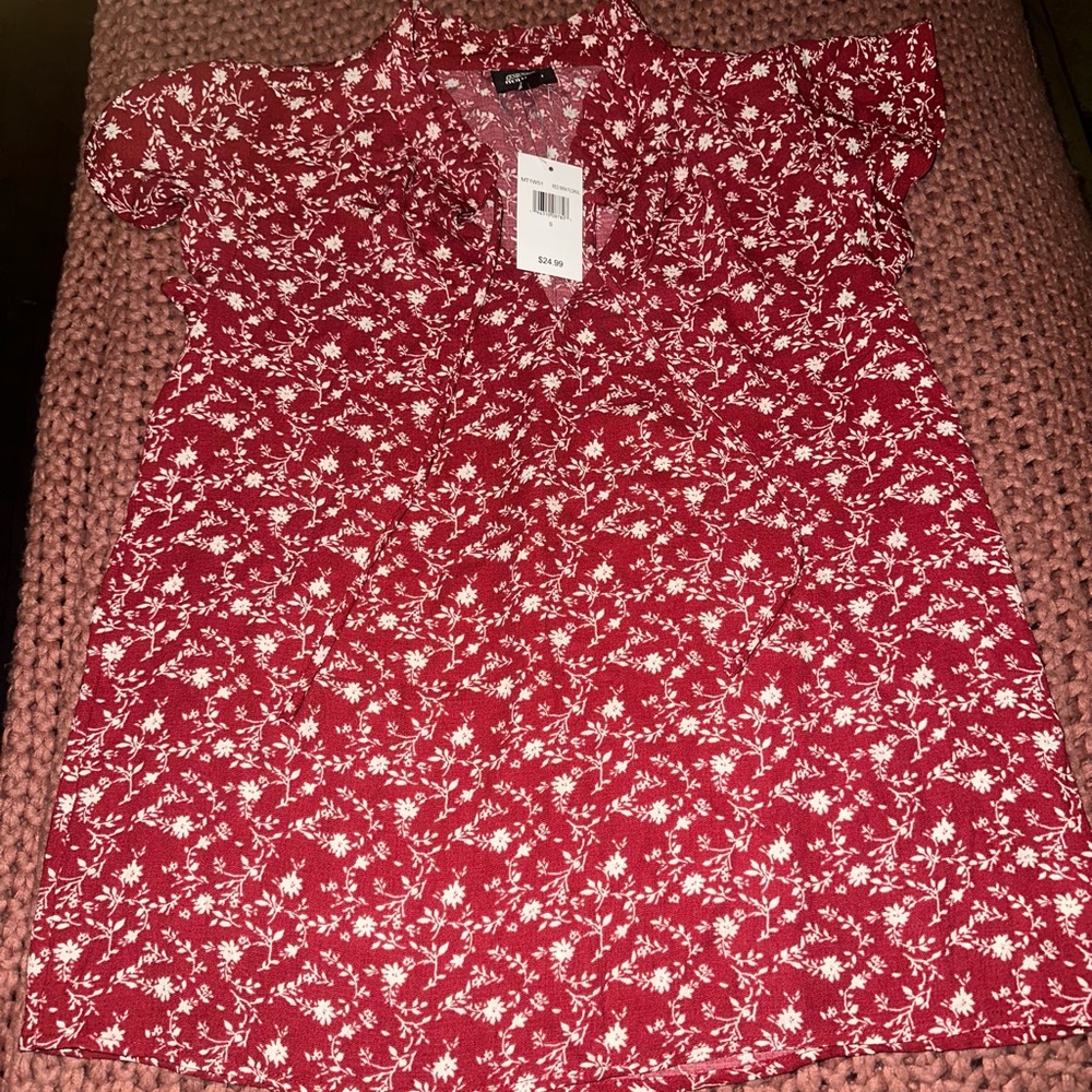 Bobeau blouse NWT red w/flowers size small